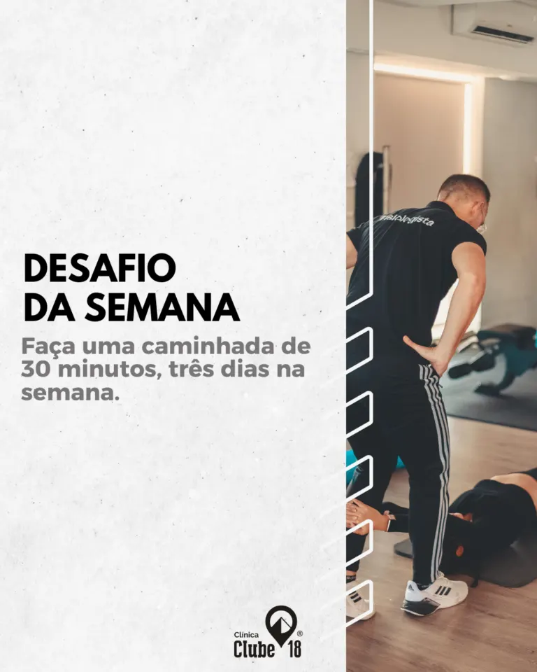 Homem praticando primeiros socorros em um ambiente de academia, enquanto outro pessoa está deitada no chão. Texto ao lado...