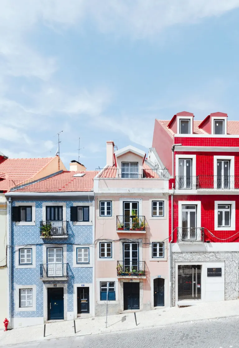 Estratégias Infalíveis para o Marketing Imobiliário em Portugal: Desvendando o Público e Dominando o Mercado · trabalho da The Pear Marketing